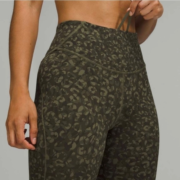 LuluLemon Base Pace High-Rise Tight Soft Leggings Green/Olive Multi Camo Size 12 - Picture 3 of 11